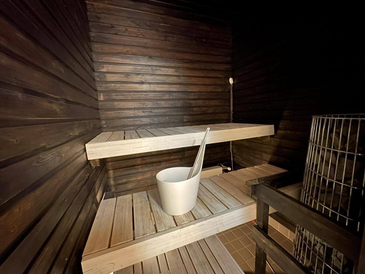 Apartment Stylish One Bedroom - Metro, Sauna And Free Parking *