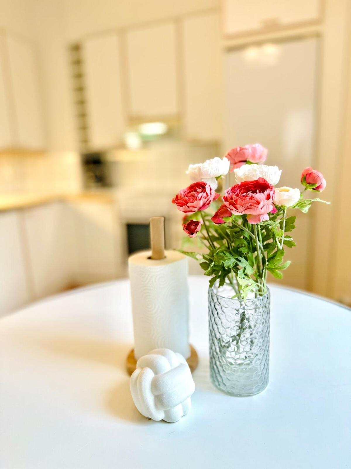 Apartment Stylish One Bedroom - Metro, Sauna And Free Parking