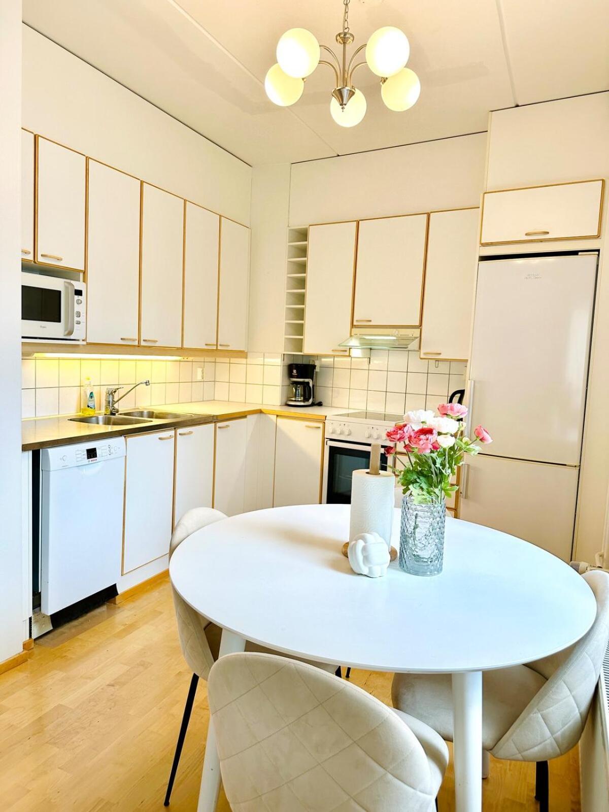 Stylish One Bedroom - Metro, Sauna And Free Parking Apartment *