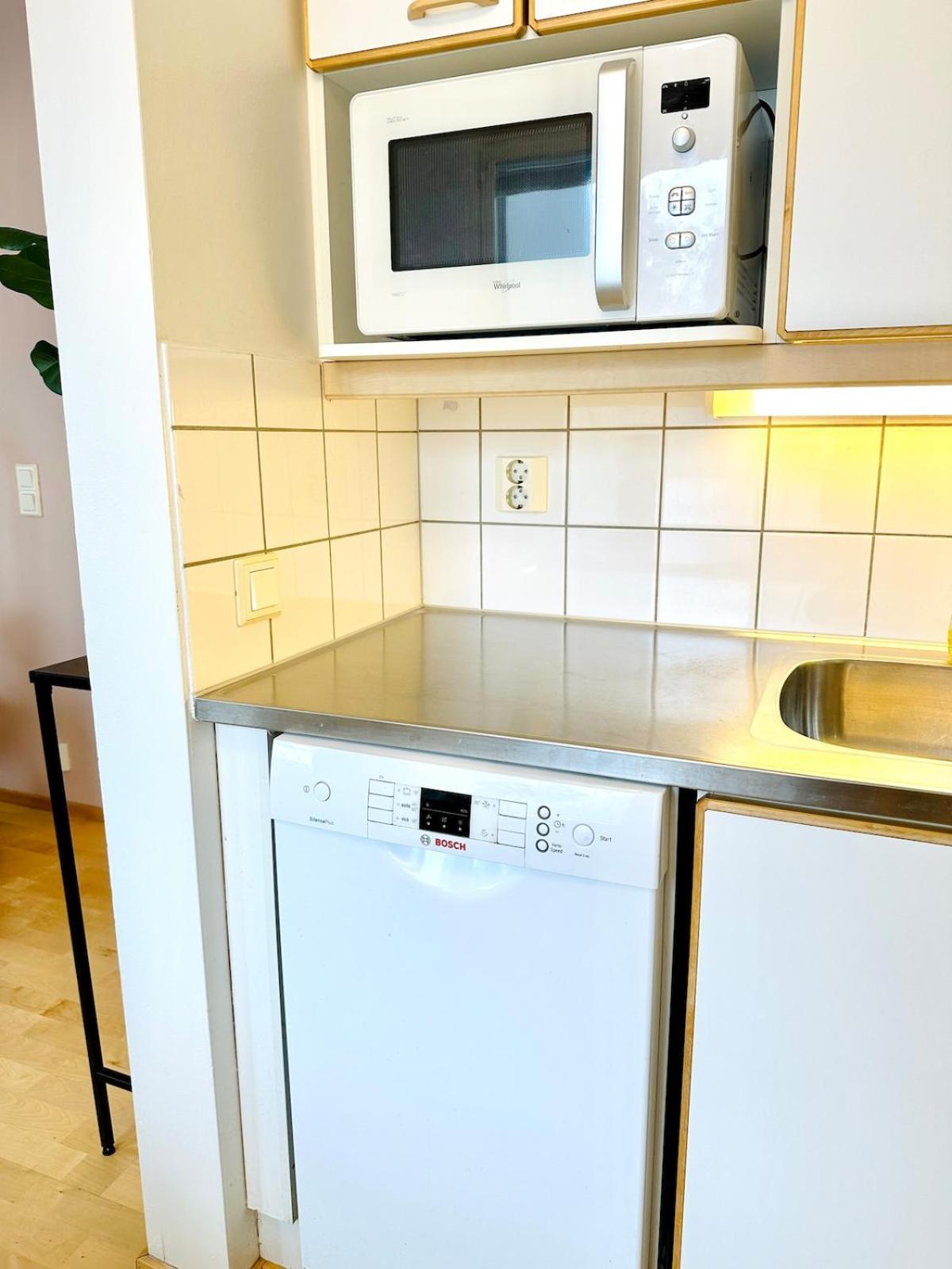 Stylish One Bedroom - Metro, Sauna And Free Parking Apartment Helsinki