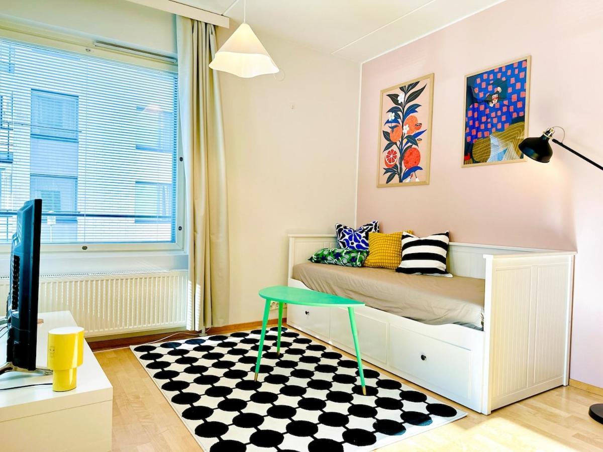 Apartment Stylish One Bedroom - Metro, Sauna And Free Parking *