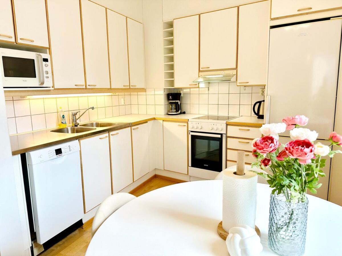 Stylish One Bedroom - Metro, Sauna And Free Parking Lejlighed *