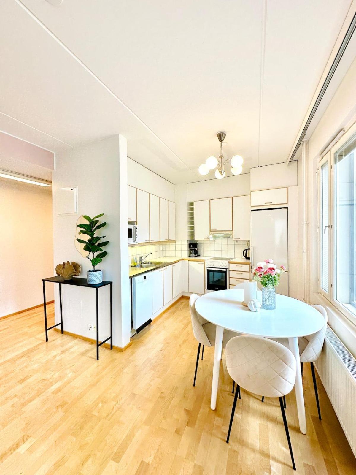 Stylish One Bedroom - Metro, Sauna And Free Parking * Helsinki